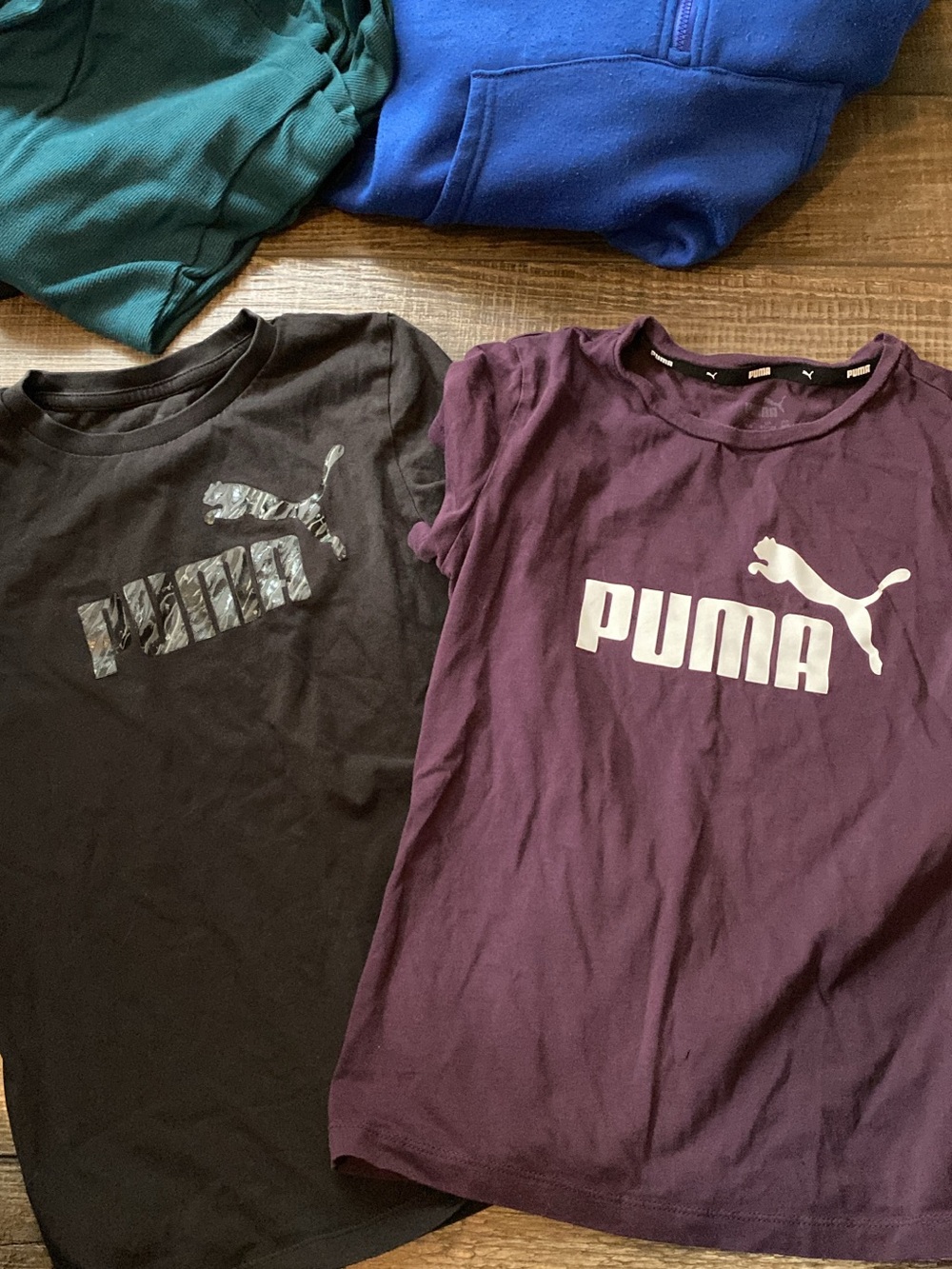 Puma Kids Short-Sleeve in Plum and Black